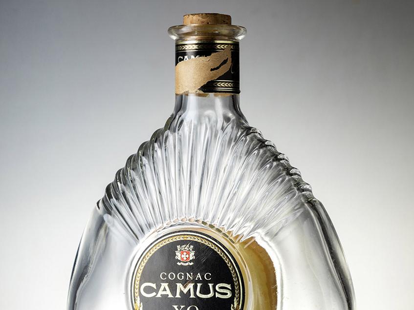 Botella de coñac francés Camus