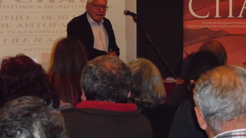Presentación Revista de Divulgación Histórica de Antofagasta 2015 - 2016 Floreal recabarren Rojas, Director fundador de Centro de Investigación Histórico Cultural Isaac Arce Ramírez.