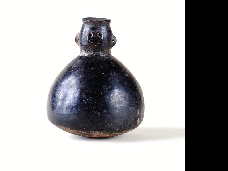Botella cerámica con modelado antropomorfo