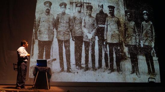 Conferencia referida a las circunstancias de la huelga general y matanza de la Plaza Colón de Antofagasta el martes 6 de febrero de 1906