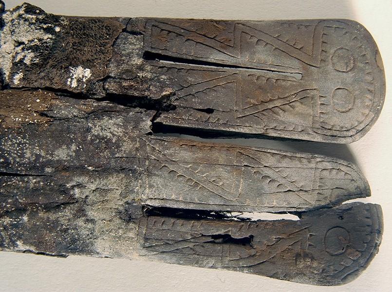 Tableta de madera zoomorfa (detalle)