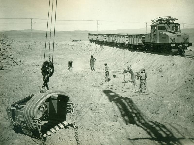 Perforando para abrir una calichera